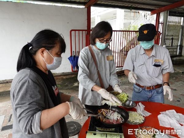 ▲▼已辦理 7 年系列活動，包括製作傳承大陳的特色飲食及家常菜、「大陳宴. 大陳戲」及探索大陳人的祭祀儀式。（圖／花蓮市公所提供資料照片，下同）