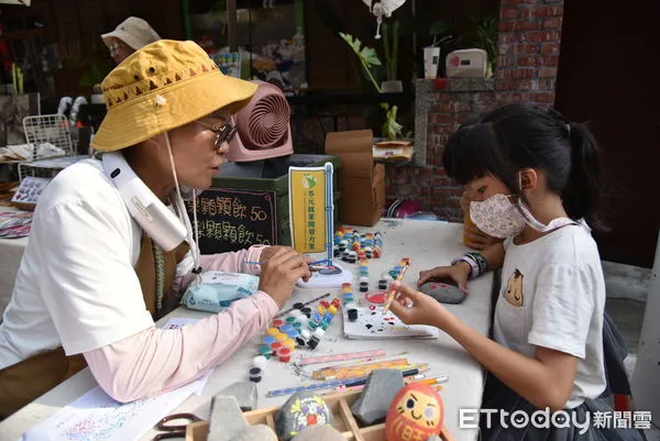 ▲勞動部勞動力發展署雲嘉南分署，28日在藍晒圖文創園區舉辦「好時光靚市集」活動，買氣熱絡、相當熱鬧。（圖／記者林東良翻攝，下同）