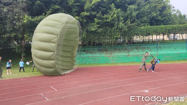 ▲▼南投高中學生參加特戰體驗營、參訪陸軍砲兵測考中心。