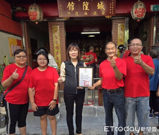 ▲台南市北區柴頭港山中庒城隍館，與財團法人台灣台南市西來庵信士，29日舉行愛心物資發放活動，針對當地低收入及中低收入家庭提供白米等生活必需品。（圖／記者林東良翻攝，下同）