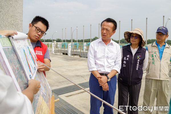 ▲▼   山陀兒颱風來襲，縣長翁章梁視察抽水站整備情形  。（圖／嘉義縣政府提供）