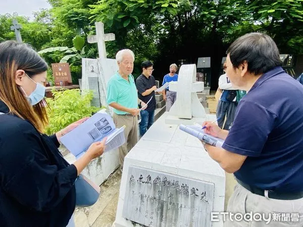 ▲台南永康二王基督教墓園自救會30日表示，反對台南市政府將該墓園強制重劃改為公用道路與公園，強調該墓園對台灣基督宣教史深具意義，呼籲重視文化資產保存並停止強制重劃作為。（圖／記者林東良翻攝，下同）