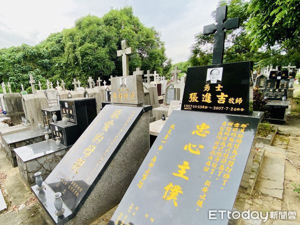 ▲台南永康二王基督教墓園自救會30日表示，反對台南市政府將該墓園強制重劃改為公用道路與公園，強調該墓園對台灣基督宣教史深具意義，呼籲重視文化資產保存並停止強制重劃作為。（圖／記者林東良翻攝，下同）