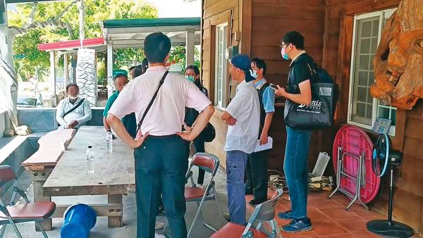 台東地檢署會同衛福部等毒物專家至案發地點採集化驗，全案朝人為因素偵辦。（鏡新聞提供）