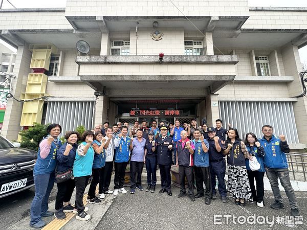 ▲里港警分局九如分駐所女所長蔡惠茹上任             。（圖／記者陳崑福翻攝）