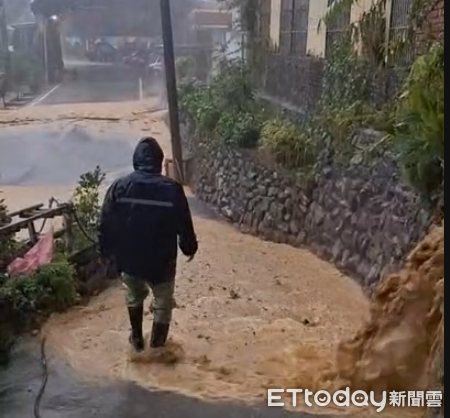 ▲獅子鄉內文村內雨水溢流道路            。（圖／內文村長施正順提供）