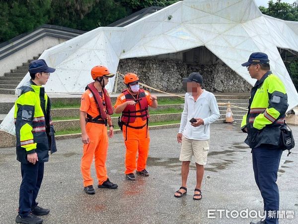 ▲▼山陀兒將撞進家門口！高雄26人硬要去觀浪遭勸離，最高開罰25萬。（圖／記者吳世龍翻攝）