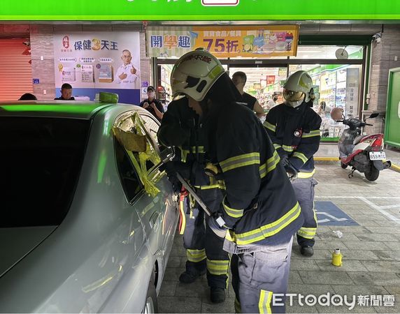 ▲▼      金門1歲女童「自鎖車內」驚魂       。（圖／記者林名揚翻攝）