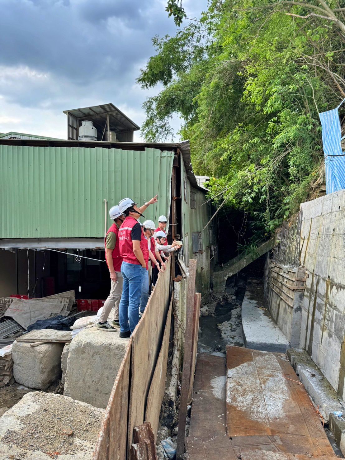 ▲嚴防強颱山陀兒豪大雨 侯友宜視察新店大鵬抽水站。（圖／記者郭世賢翻攝）