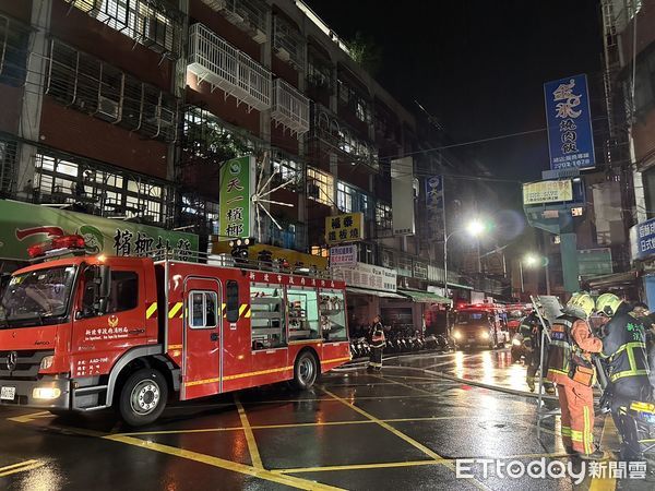 ▲▼ 被拘提的曾姓男子穿女裝到警局報案，說自己家中起火，但對細節無法交代，立刻被警方逮捕            。（圖／記者戴上容翻攝）