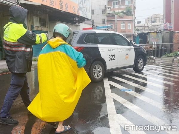 ▲警方透過監視器尋找江婦行車軌跡。（圖／中壢警分局提供）