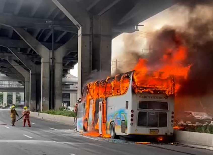 ▲▼泰「火燒遊覽車」23死！司機：太害怕就先逃跑。（圖／翻攝自民意報）