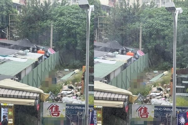 ▲▼台中裸男人在戶外，拿雨傘朝下體捅去。（圖／翻攝臉書／爆廢公社二館）