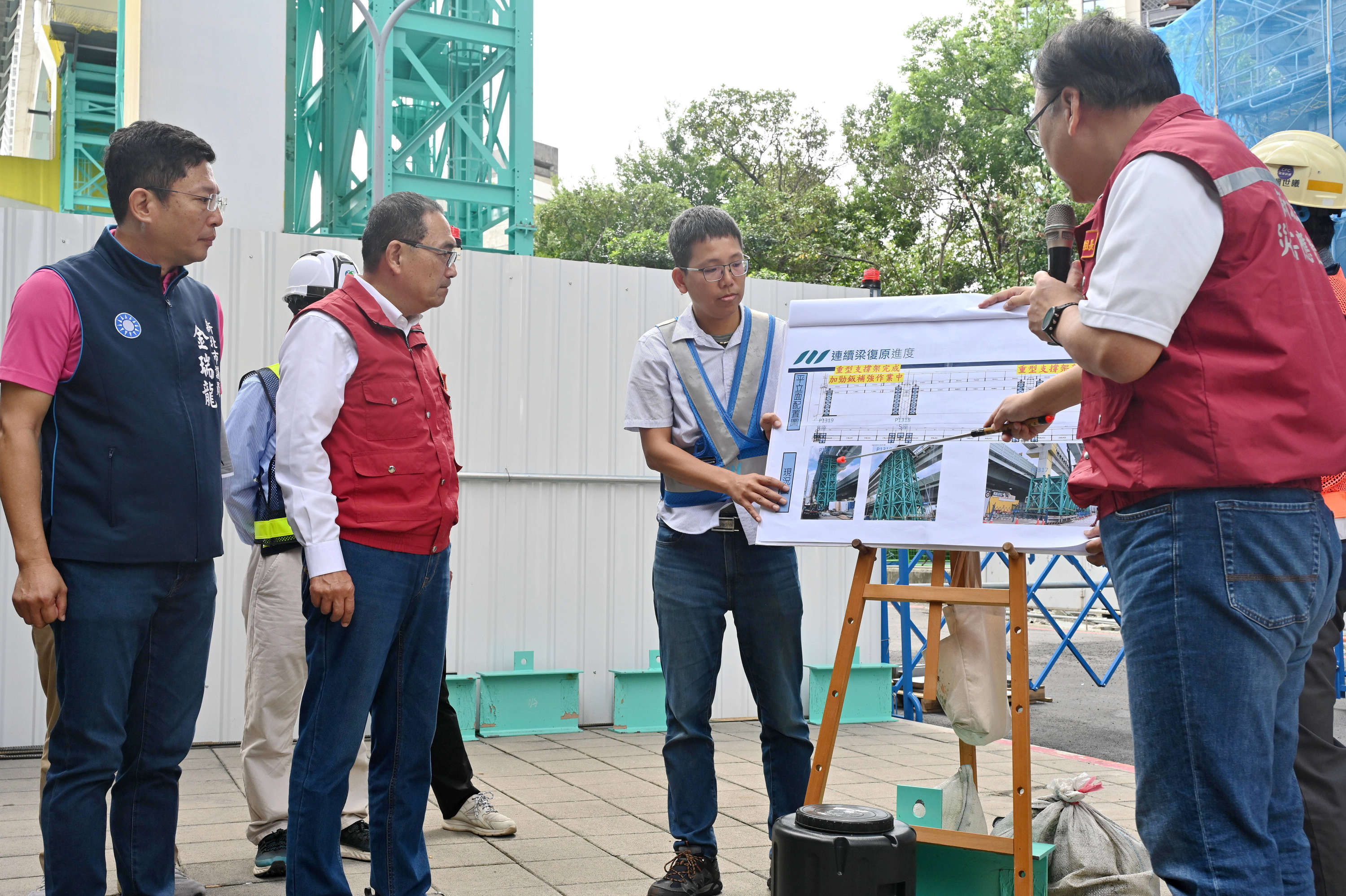 ▲視察環狀線防颱整備 侯友宜：全力守護市民安全。（圖／新北市捷運局提供）