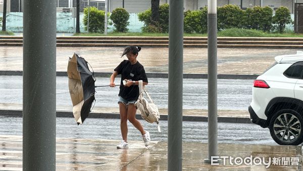 ▲▼夢時代颱風假。（圖／記者吳世龍攝）