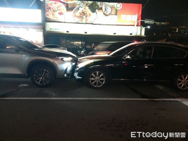 ▲▼台中一名女子雖然腳踩煞車仍然滑行，逆向連撞3車。（圖／民眾提供，下同）