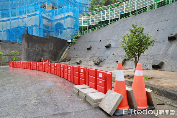 ▲基隆各區因應嚴防災害 謝國樑：配發新型擋水板。（圖／記者郭世賢翻攝）