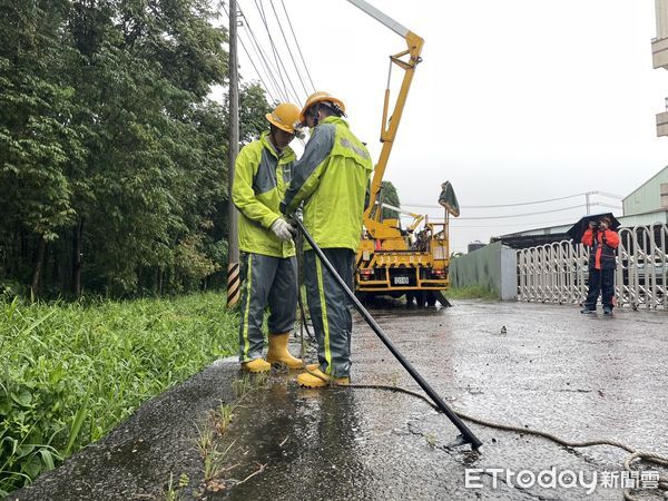 ▲▼台電搶修             。（圖／記者陳宏瑞翻攝）