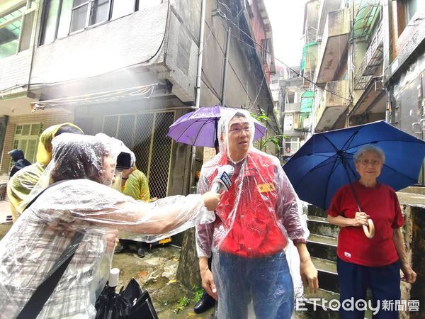 ▲山陀兒豪雨持續侵襲基隆 謝國樑親率市政團隊勘災。（圖／記者郭世賢翻攝）