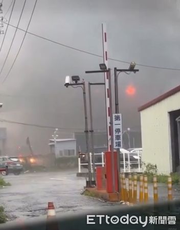 ▲▼      屏東安泰醫院火警，現場畫面曝光       。（圖／阿水提供）