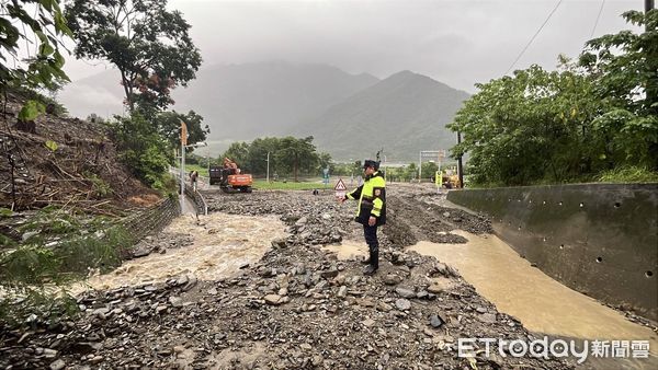 ▲山陀兒颱風雨勢不斷，。（圖／記者楊漢聲翻攝）