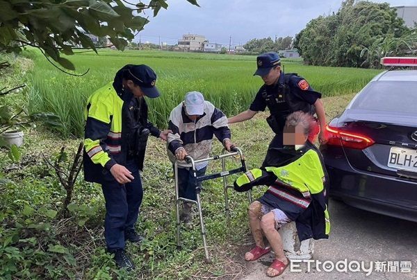 ▲▼家人見婦人平安無事，十分感謝員警的幫忙。（圖／大園警分局提供）