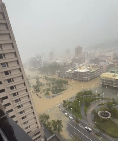 圖 快訊／山陀兒登陸高雄強風豪雨 美術館豪