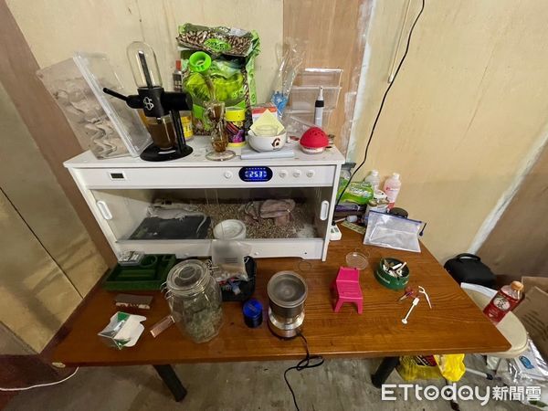 ▲▼鹿谷茶農斜桿種植大麻，台中警方在廢棄工寮逮捕犯嫌及金主共10人。（圖／警方提供，下同）