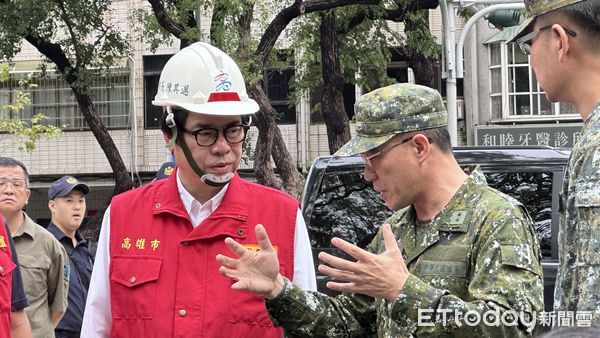 ▲▼高雄災情慘重，陳其邁拚3天恢復市容。（圖／記者賴文萱攝）