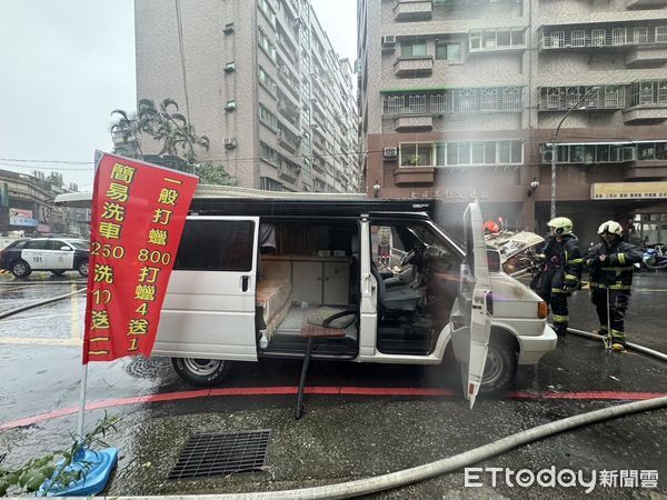 ▲▼ 鳳小岳改裝露營車，行進中突然起火燃燒，所幸鳳小月和太太兩人安全脫逃            。（圖／記者戴上容翻攝）