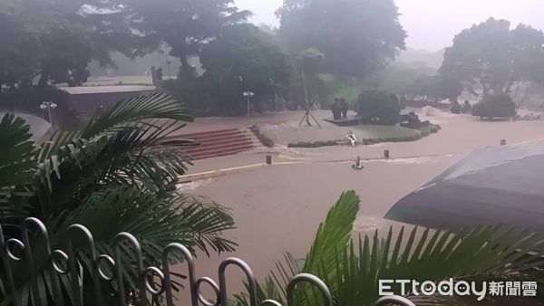 ▲▼朱銘美術館受到暴雨影響，館內淹水嚴重。（圖／記者郭世賢翻攝）