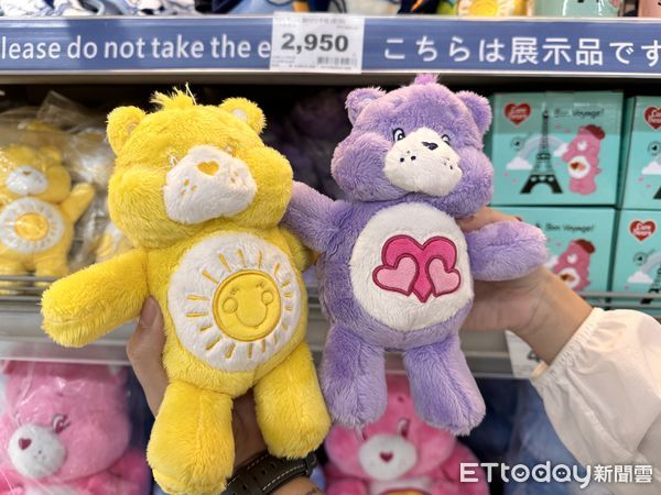 ▲▼家樂福獨家聯名「Care Bears歡樂熊」，推出超療癒周邊加價購，還有獨家限量福袋。（圖／記者林育綾攝）