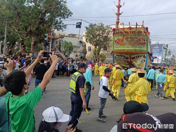 ▲東港東隆宮甲辰正科迎王平安祭典5日清晨燒王船，結束本科活動           。（圖／記者陳崑福翻攝）