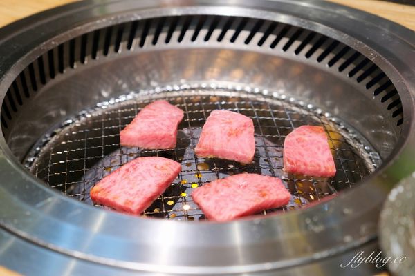 ▲▼日本大阪忍鬨東心齋橋店，隱藏版燒肉店，必點超粗曠牛舌。（圖／飛天璇提供）