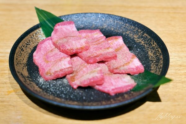 ▲▼日本大阪忍鬨東心齋橋店，隱藏版燒肉店，必點超粗曠牛舌。（圖／飛天璇提供）