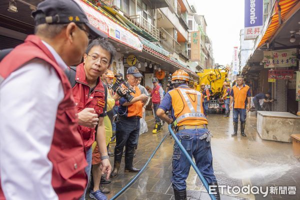 ▲超大豪雨重創北海岸 侯友宜指示水利建造物勘查工作即刻啟動。（圖／記者郭世賢翻攝）