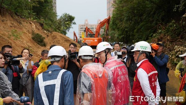 ▲基隆邊坡坍方搶路 謝國樑開通黃金期。（圖／記者郭世賢翻攝）