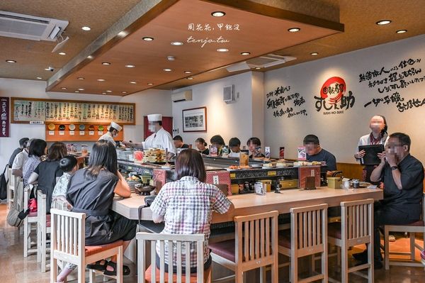 ▲▼靜岡沼津迴轉壽司，沼津壽司之助，料多到滿出來四天王壽司，平價好吃CP值高。（圖／周花花提供）