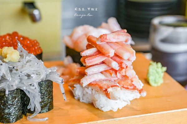 ▲▼靜岡沼津迴轉壽司，沼津壽司之助，料多到滿出來四天王壽司，平價好吃CP值高。（圖／周花花提供）
