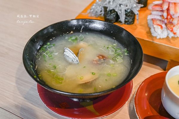 ▲▼靜岡沼津迴轉壽司，沼津壽司之助，料多到滿出來四天王壽司，平價好吃CP值高。（圖／周花花提供）
