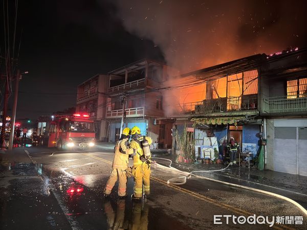 ▲▼    嘉義縣民雄鄉山中村附近發生住宅火警，  。（圖／嘉義縣消防局提供）