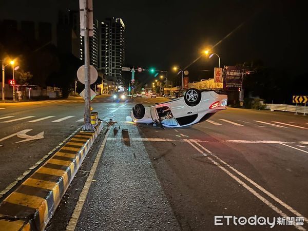 ▲▼台中2起自撞翻車！年輕男開賓士C300酒駕　他駕休旅車分心撞護欄。（圖／記者許權毅翻攝）