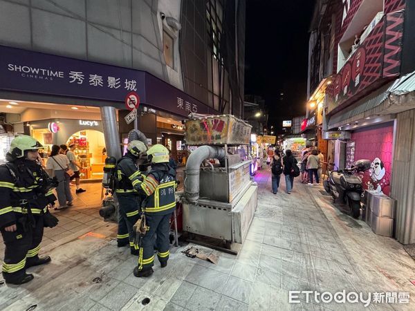 ▲北市公館商圈傳出蔥油餅攤車起火，所幸業者冷靜自行撲滅。（圖／記者張君豪翻攝）