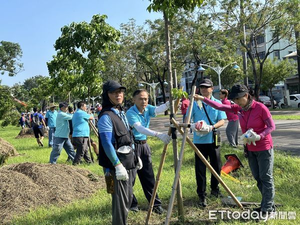 ▲屏東市民間團體自發攜手護樹             。（圖／屏東市公所提供）