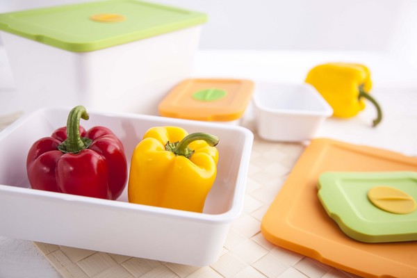 Breere提供不同尺寸，可保存生鮮與熟食的保鮮盒，每個保鮮盒蓋上皆有會呼吸的排氣孔，實用且環保貼近消費者生活。(圖／寀呈提供)