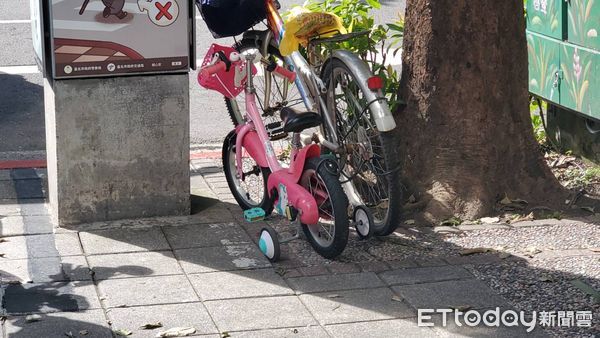 ▲▼北市松江路大樓磁磚剝落，砸中腳踏車男童。（圖／記者黃彥傑攝）