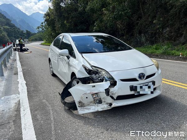 ▲▼快訊／台中夫妻雙載遭追撞！老公掉落大甲溪河床傷重不治。（圖／記者許權毅翻攝）