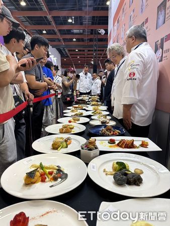 ▲第六屆「TCAC台灣國際廚藝美食挑戰賽」，嘉南藥理大學餐旅系西廚培訓隊表現亮眼，獲得1銀、2銅及6佳作的優異成績。（圖／記者林東良翻攝，下同）