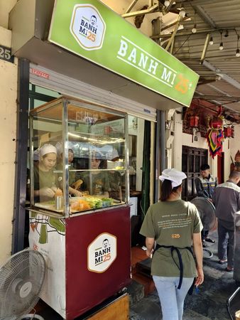 ▲▼越南河內三十六古街探險，Banh Mi 25 超人氣法國麵包、聖若瑟教堂、椰奶冰沙咖啡。（圖／大口提供）