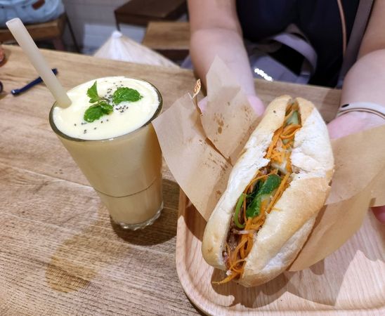 ▲▼越南河內三十六古街探險，Banh Mi 25 超人氣法國麵包、聖若瑟教堂、椰奶冰沙咖啡。（圖／大口提供）